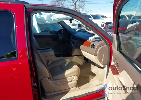 2014 Chevrolet Suburban 1500 Lt из США, поврежденный, VIN 1GNSCJE05ER119378